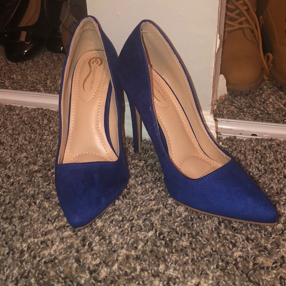 Pair of navy blue size 6 stilettos. Never worn